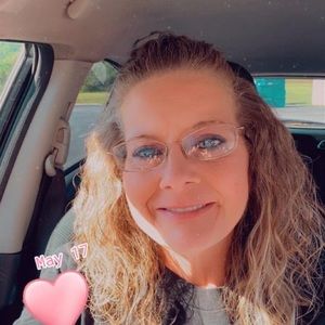 Meet your Posher, Lorie